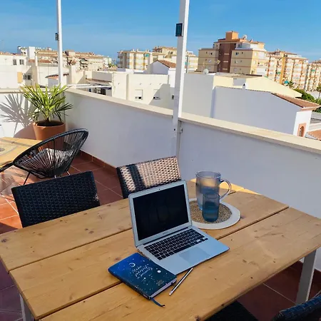 Duplex With Private Rooftop And Views דירה